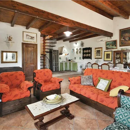Holiday home Carrubbo Pietraperzia